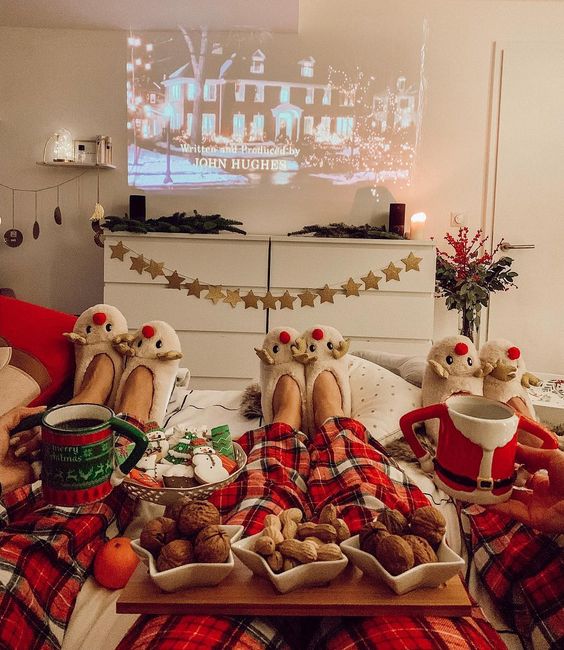 How To Plan The Perfect Family Christmas Movie Night